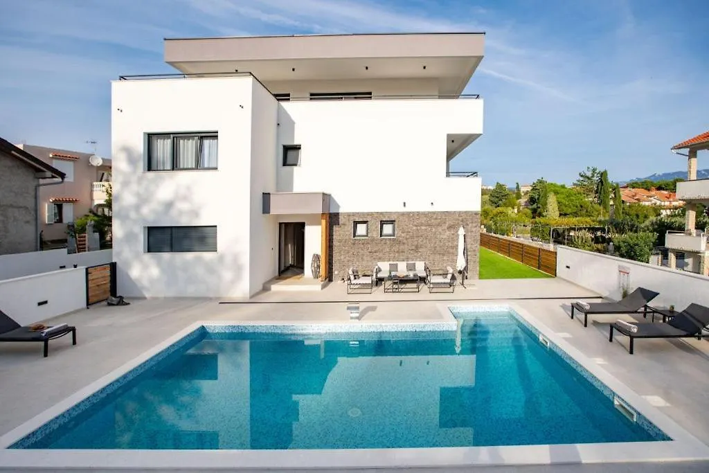Villa Valis ロパール